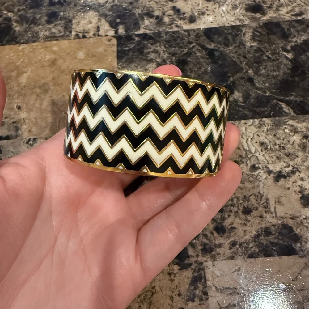 Kate Spade La Vida Loca Hinged Bangle - Picture 6 of 13